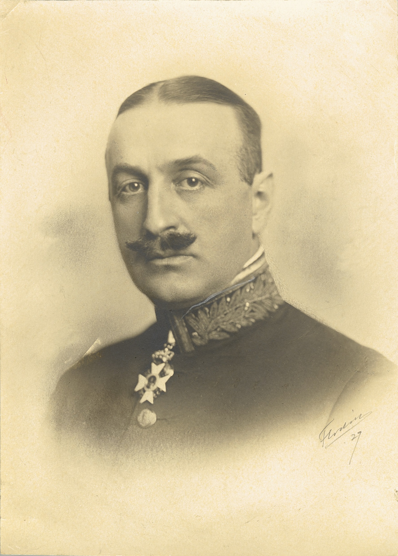 Elins make Generalkonsul Herman Gullberg.