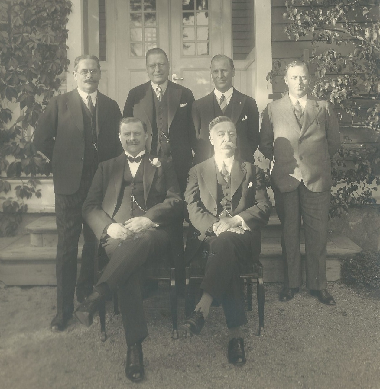 Olof Johan Strand med styrelsen för Sveriges Omnibussägarförening. Olof Johan uppe till vänster.