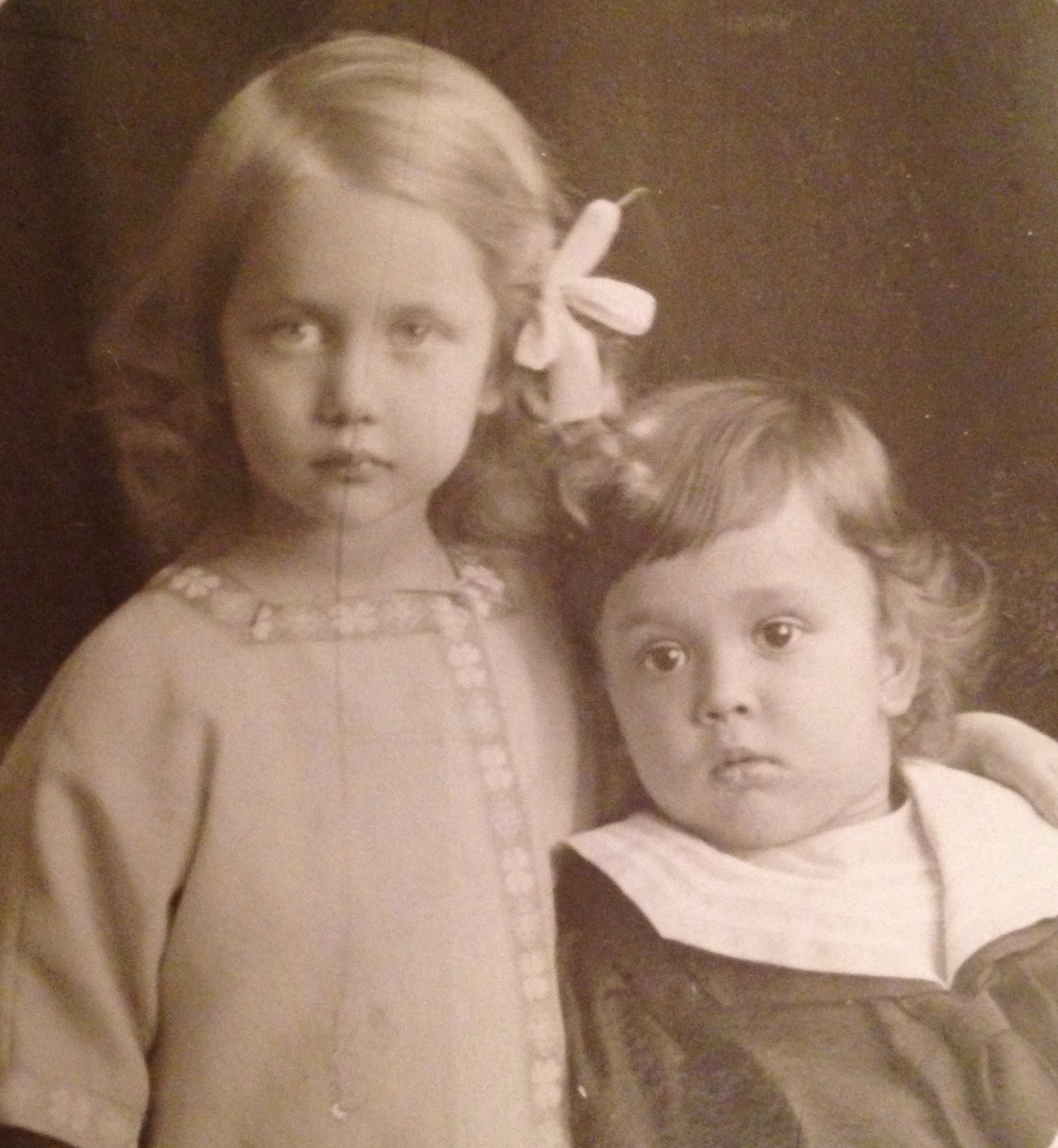 Olof Johan och Cecilias Strands barn Mery Cecilia och Olof Henry.