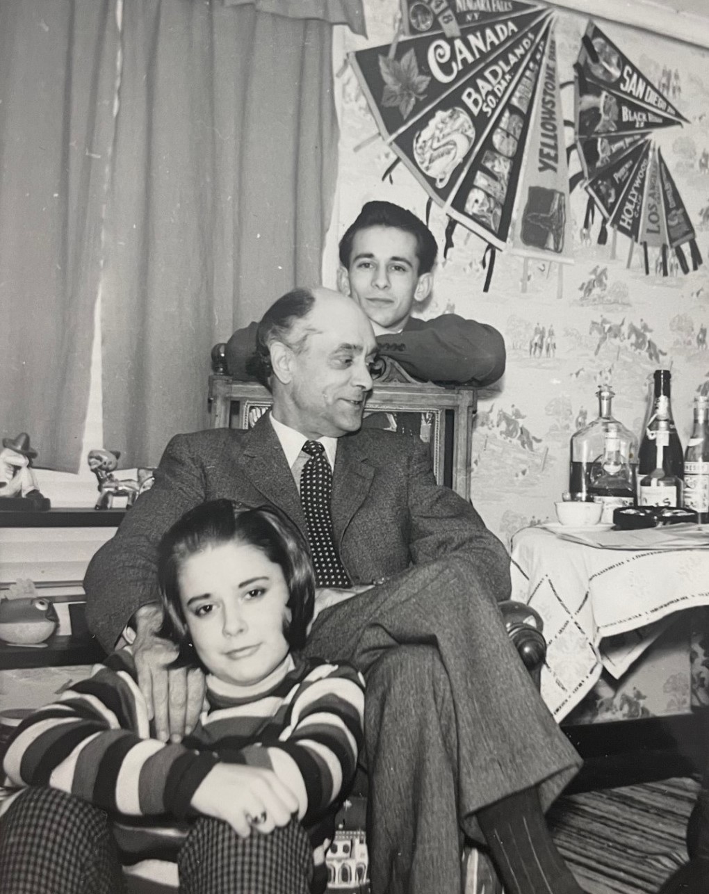Olof Henry Strand 50 år, med barnen Ove och Madeleine.