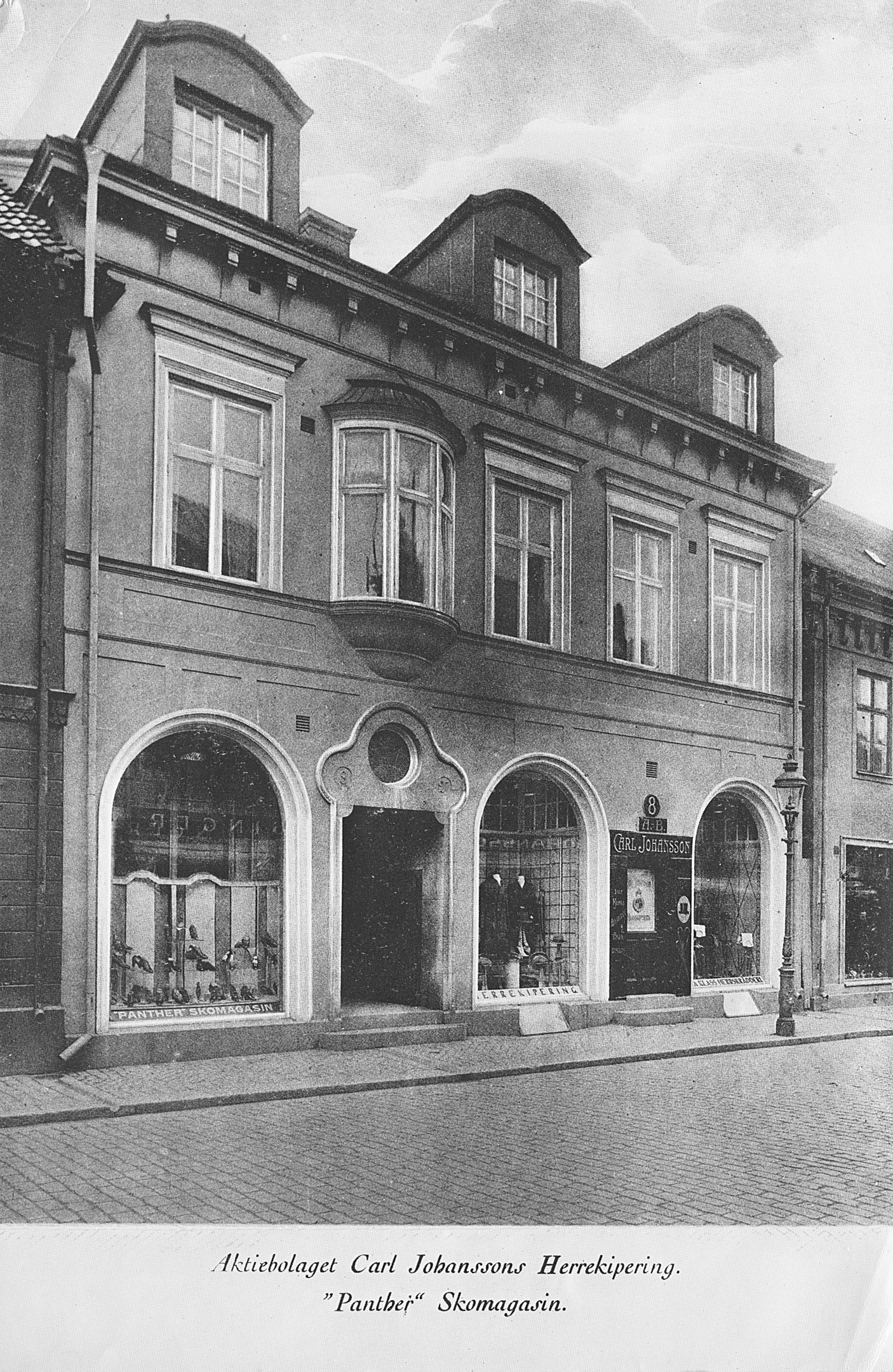 Familjens fastighet med bostad och verksamhet på Storgatan i Kalmar.
