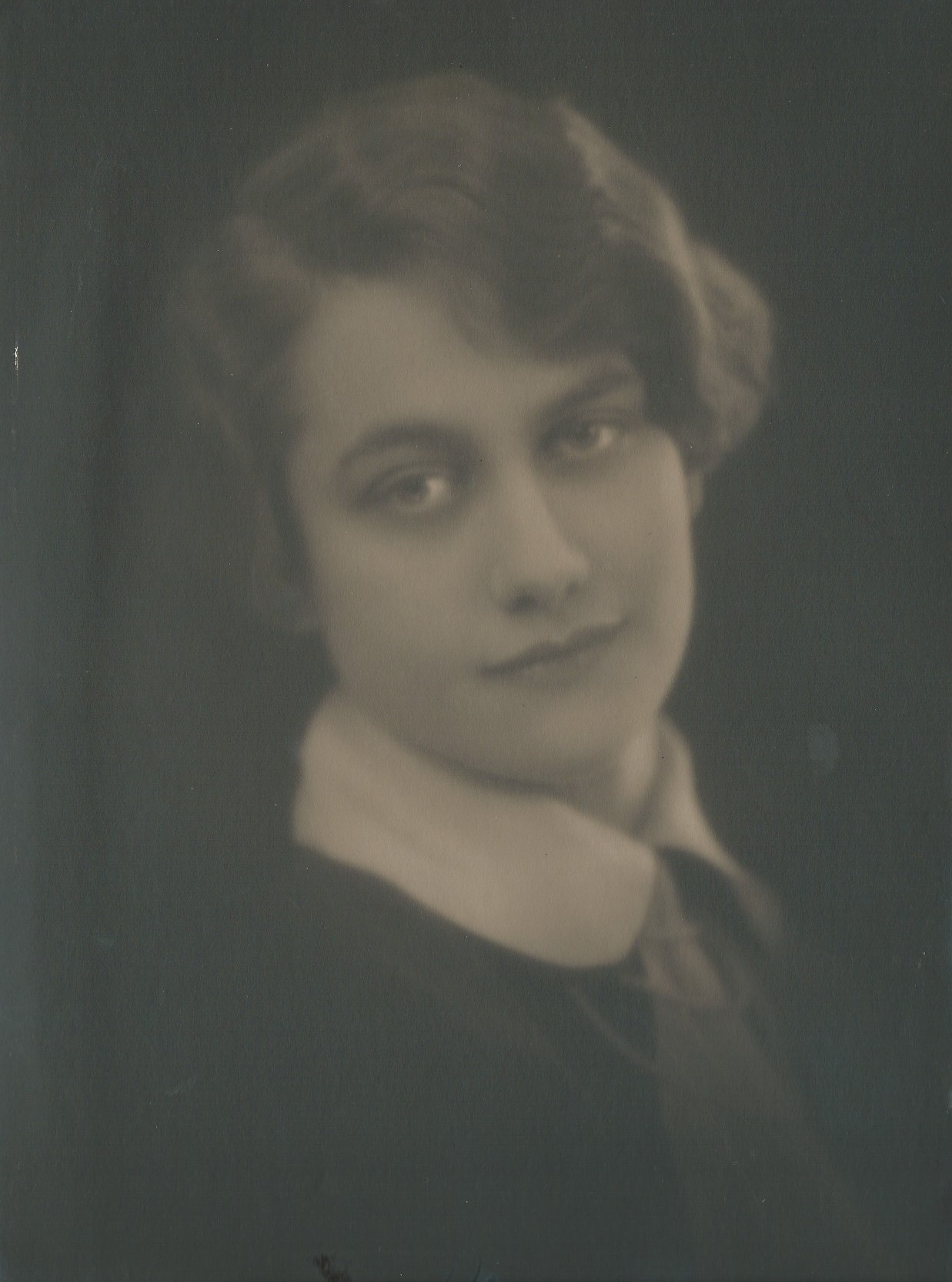 Mery Cecilia Strand, dotter till Olof Johan och Cecilia, gift med Kurt Rossell.