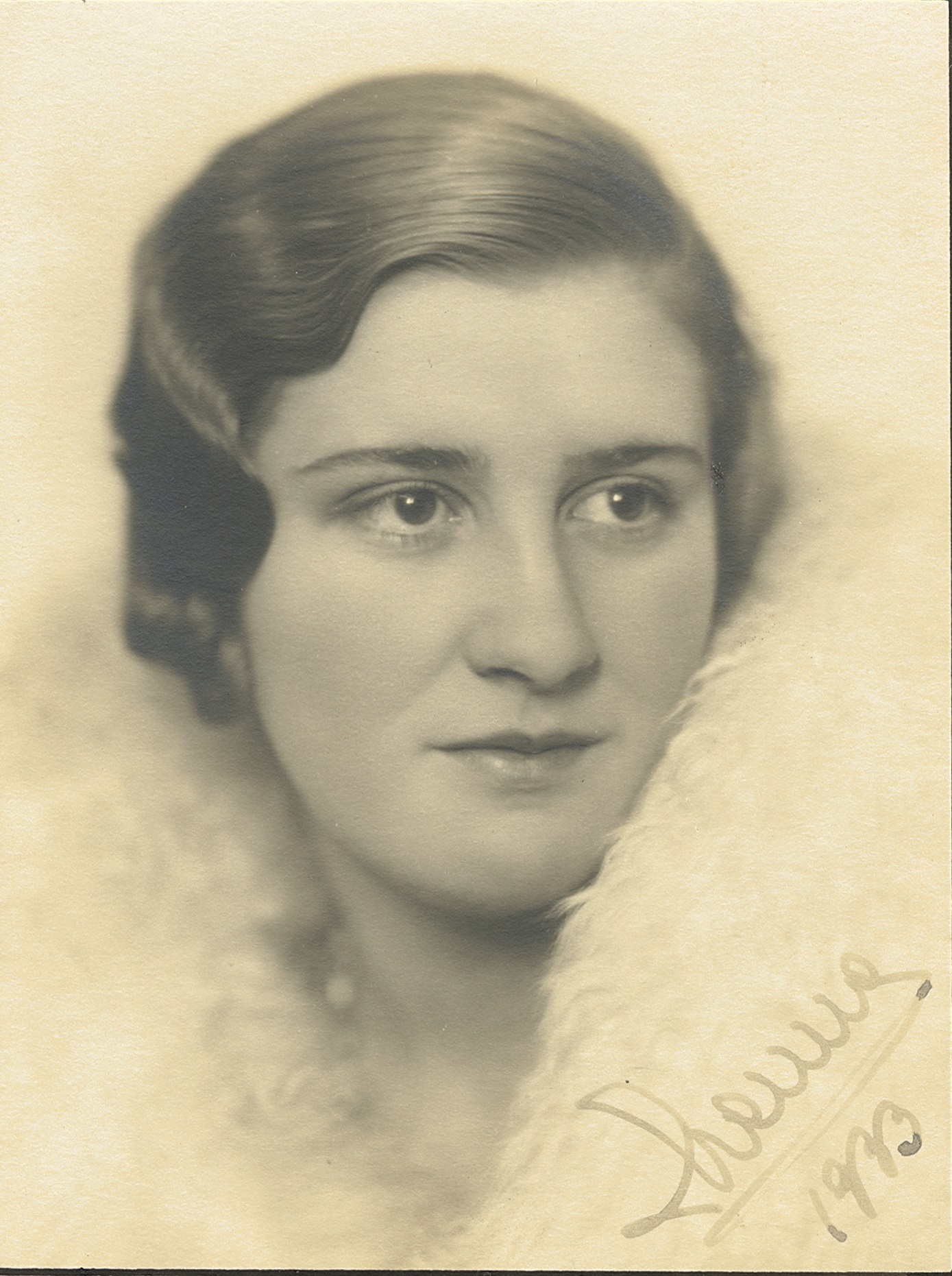 Adrienne Gullberg, gift med Olof Henry Strand.